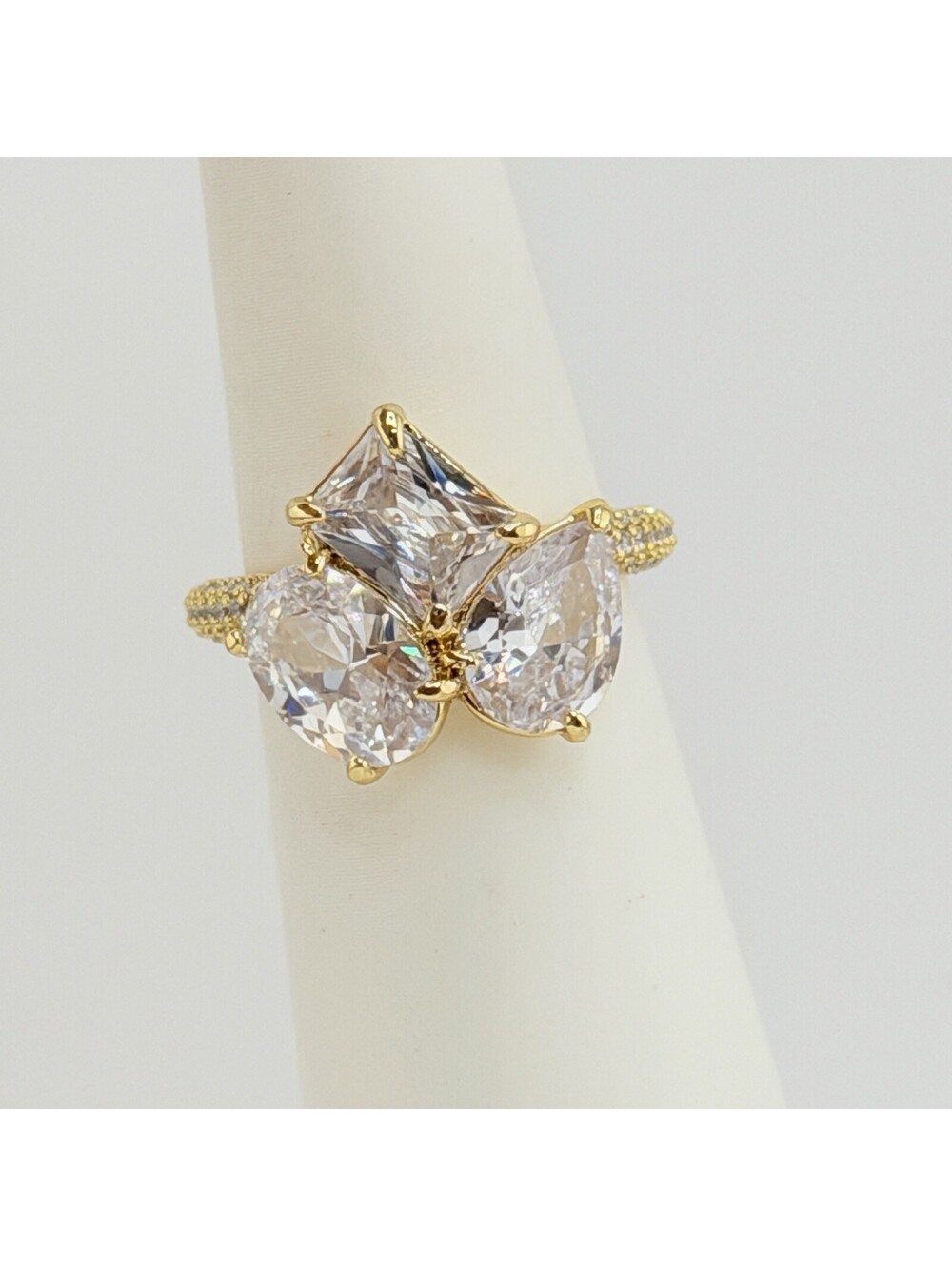 Bomb Party April 2026 Sz 7 “Lost In a Moment" Clear Cz on Yellow Gold Cluster
